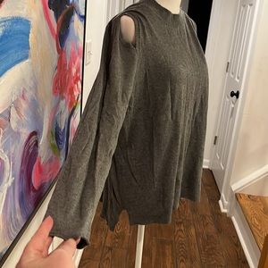 Like new! Dark grey Kensie cold-shoulder sweater. From Nordstrom, size XL.